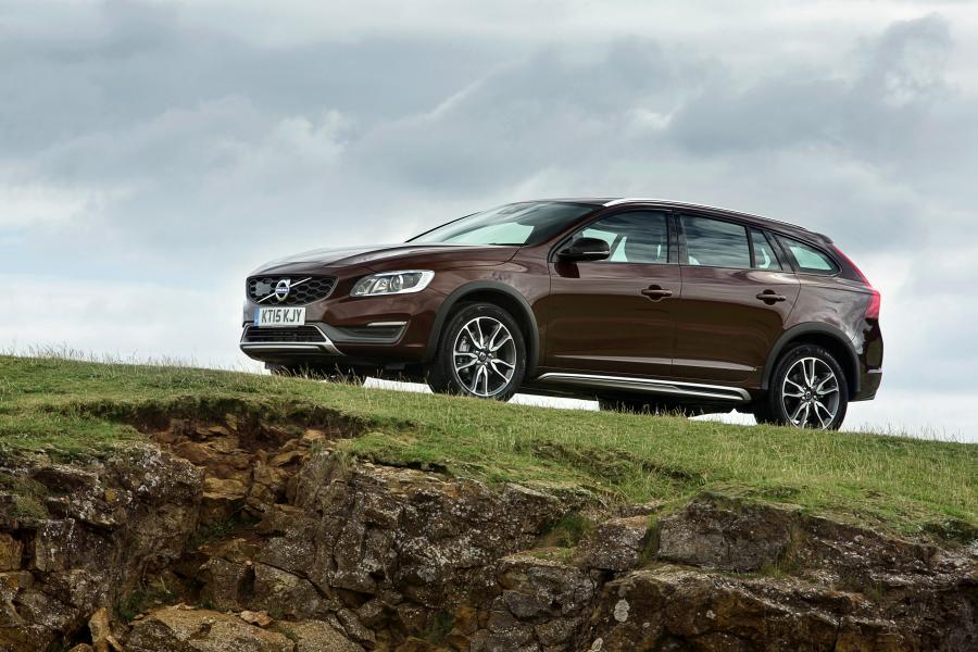  Volvo V60 D3 Cross Country 2015 года  (UK) (фото 9 из 22)